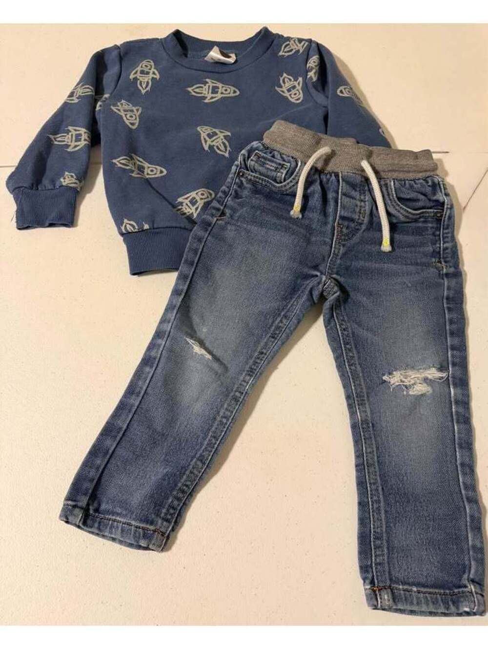 Cat & Jack 2T Rocket Sweatshirt and Distressed Jeans Set